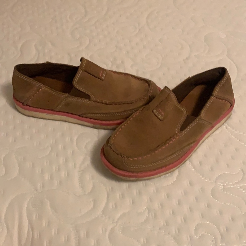 Brown and pink ariat